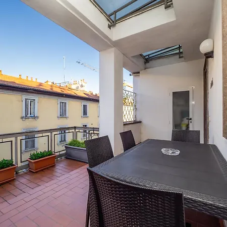 Flat In Center With Terrace, Near Garibaldi Fs 公寓